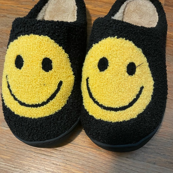 Viral tiktok slippers - Picture 3 of 5
